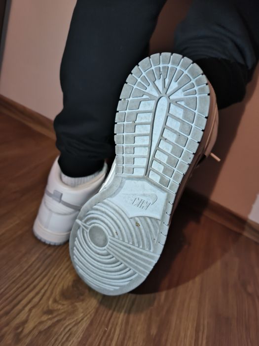 Adidași Nike Albi