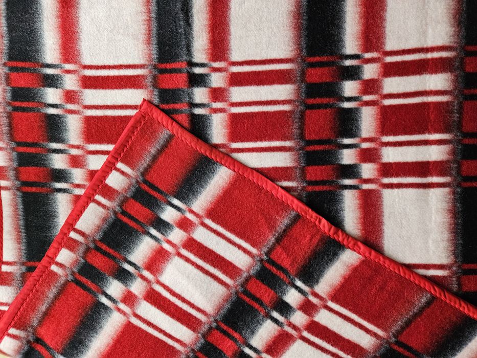Вълнени родопски одеяла