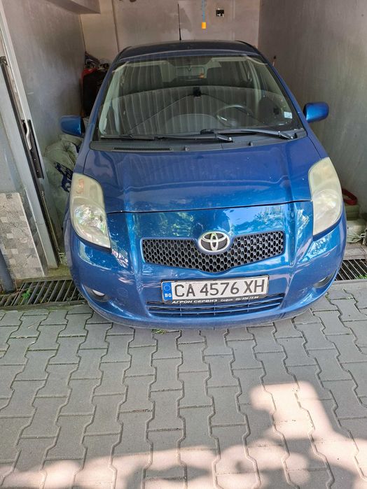 Продавам Toyota Yaris 1.3 i     автоматик 106 000 km