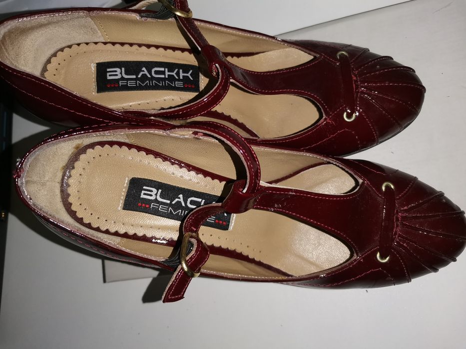 Pantofi din piele lacuită mar. 36