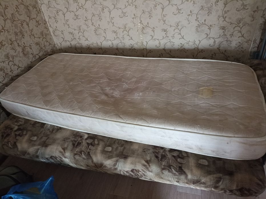 Бесплатно диван,матрац