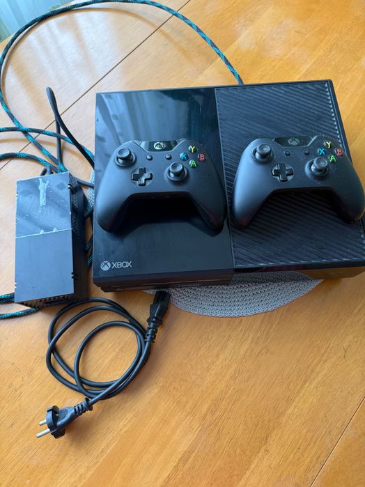 XBox One + 2 джойстика + захранване