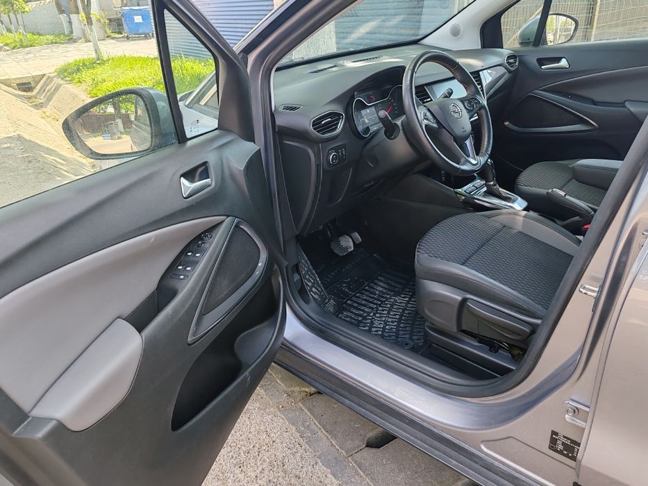 Opel Crossland X  2020.