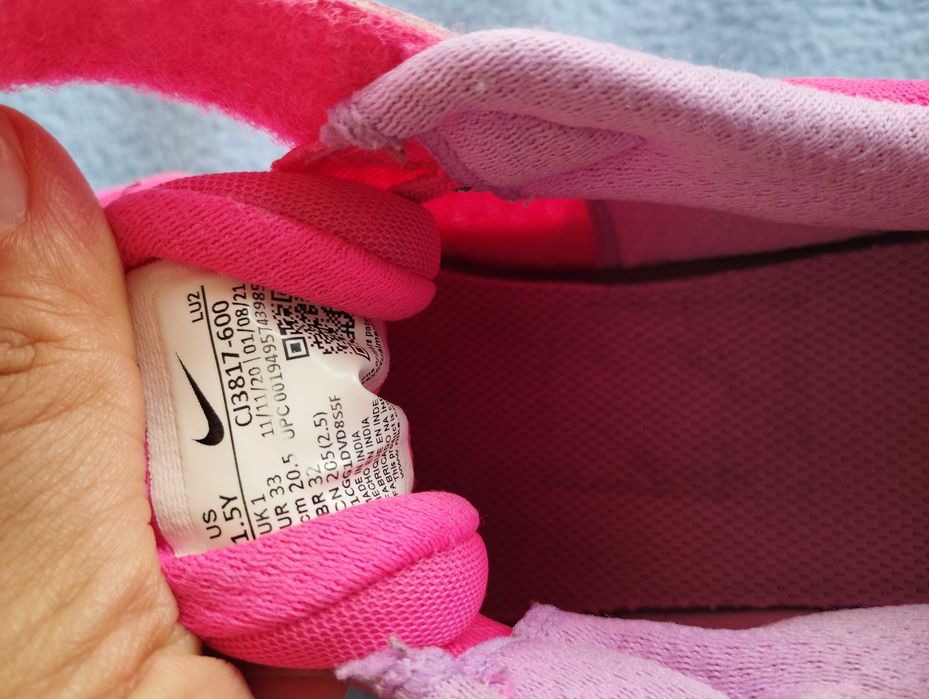 Маратонки Nike и Adidas номер 33.