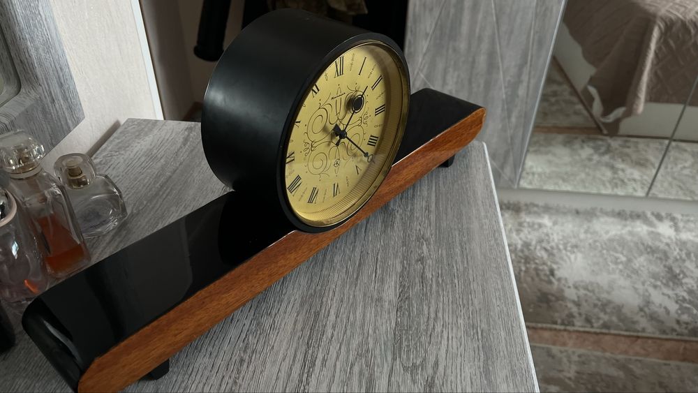 Продам настольные часы ЯНТАРЬ