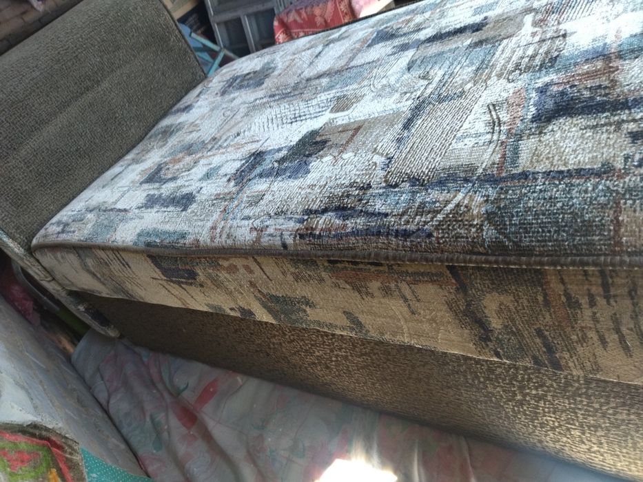 Продам  угловой диванчик