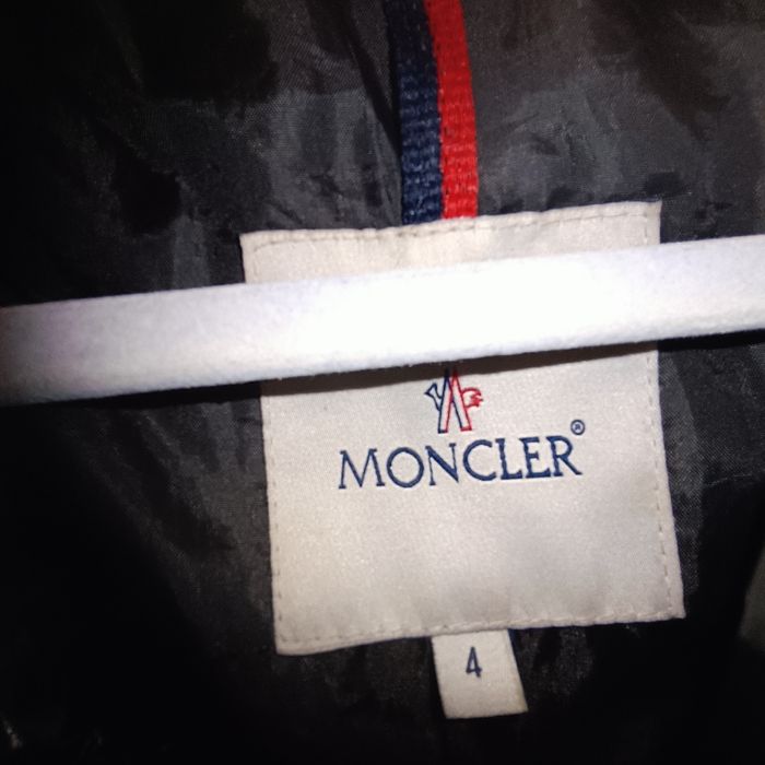 Geaca de dama lungă  moncler originala Nr 4(M-L)