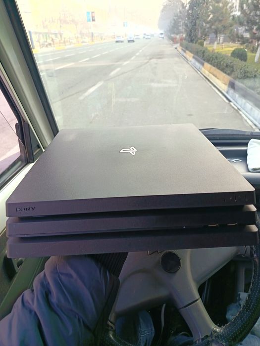Playstation 4 pro сотилади