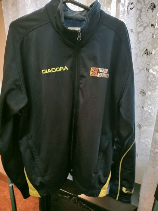 Vând bluză Diadora