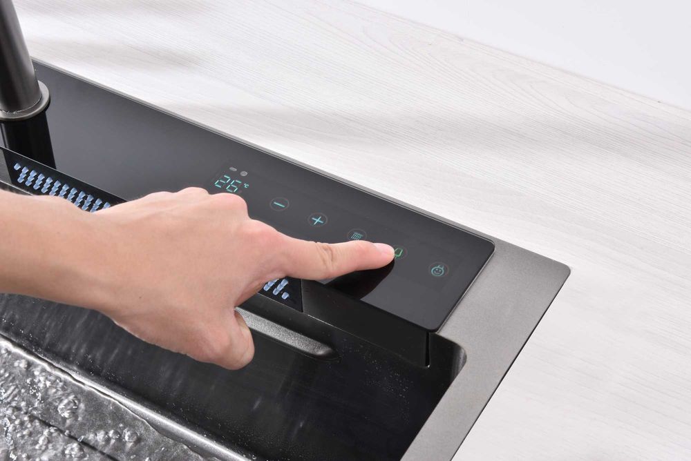 Смарт кухненска мивка със сензорен смесител