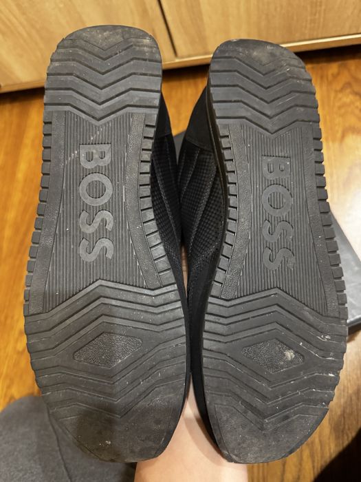 Продам кроссови Вoss