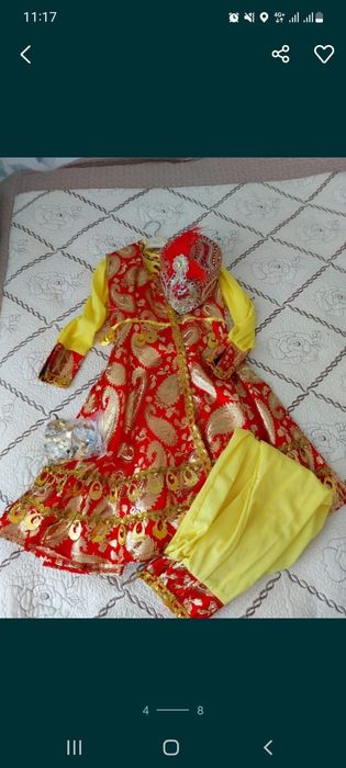 Продам  костюмы  красивые