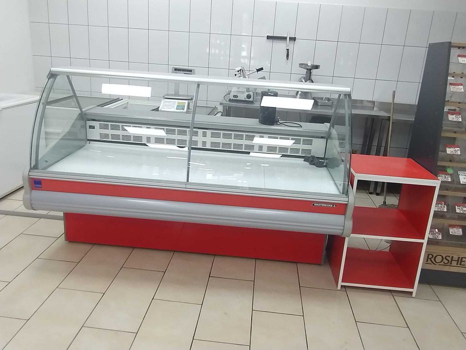 Vand rafturi si vitrine pentru magazin