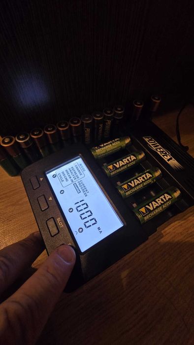 încărcător și analizator inteligent de acu Maha Powerex MH-C9000