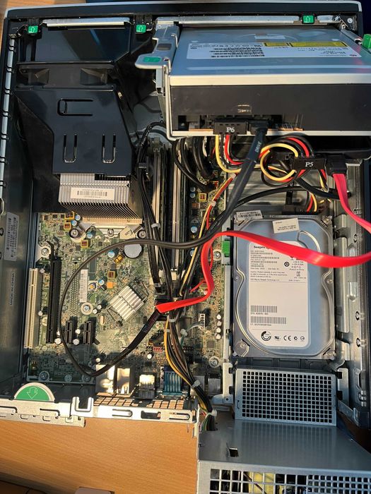 Настолен компютър HP Compaq с монитор, клавиатура и мишка