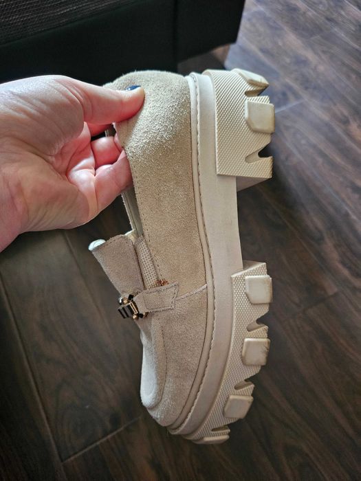 Pantofi din piele intoarsa, marimea 36, pastrati foarte bine