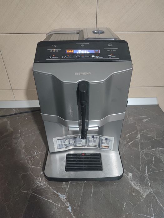 Espresor Siemens EQ 3 seria 300 cu dispozitiv de spumare lapte