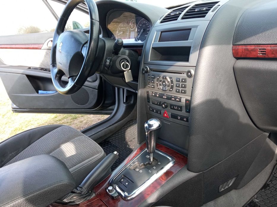 Повредено Пежо 407