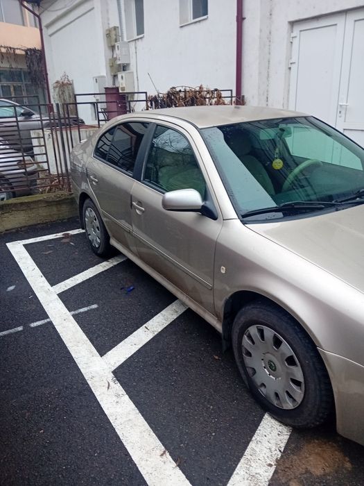 Vând scoda octavia