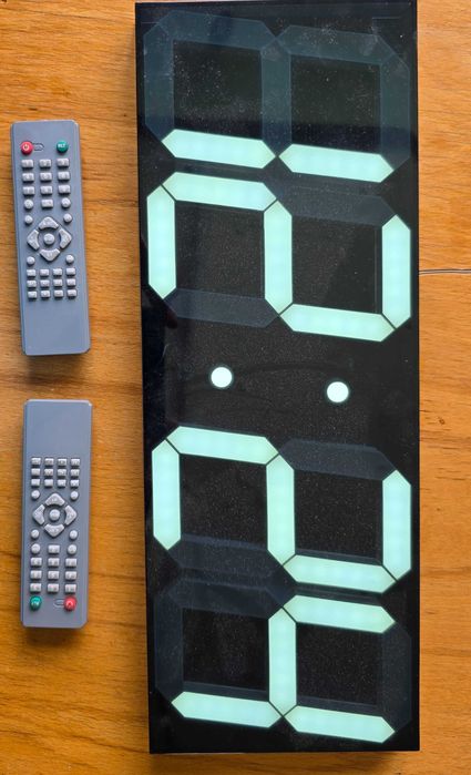 Нов Голям цифров LED часовник +календар-термометър-аларми-дистанционно