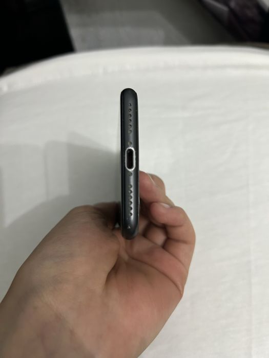 Iphone se2 karopkasi bor