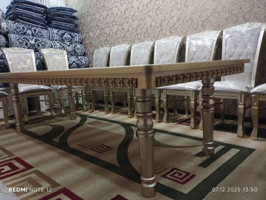 Стол со стулями продаётся