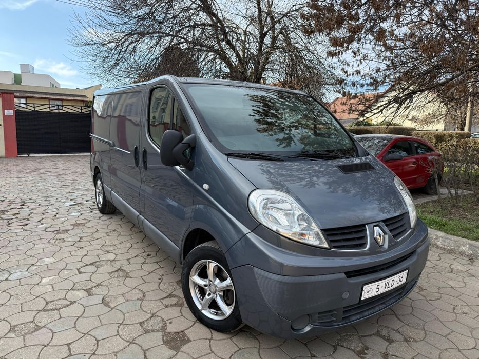 Renault Trafic / Vivaro  extra lung Navi,Clima,Senzori, recent adus !