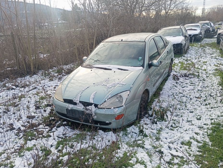 Продавам форд фокус бензин На Части