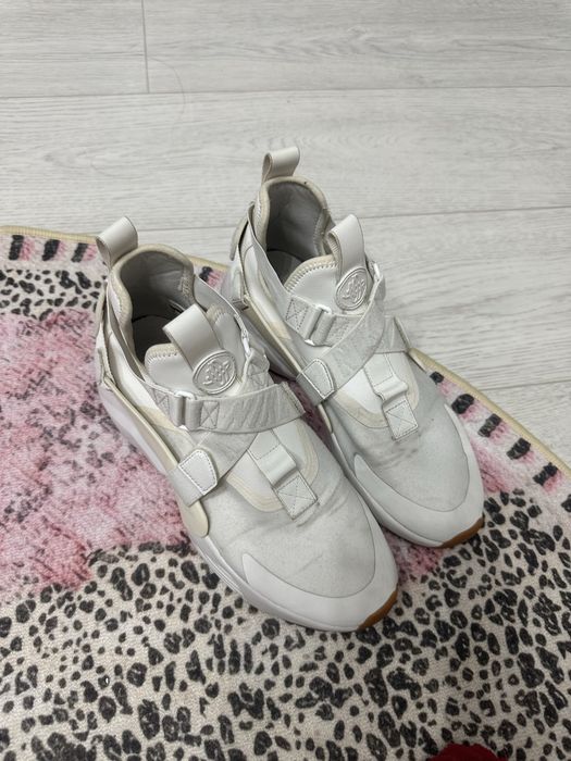 Крассовки белые Nike