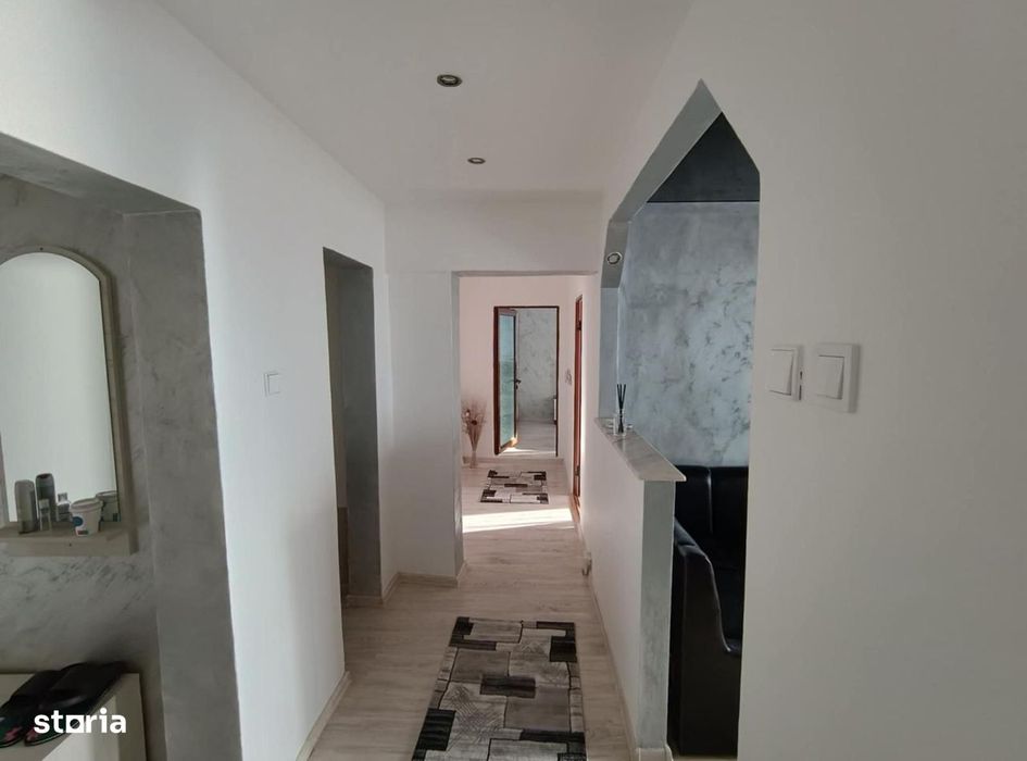 De vânzare apartament 3 camere Renovat Zona Vidin