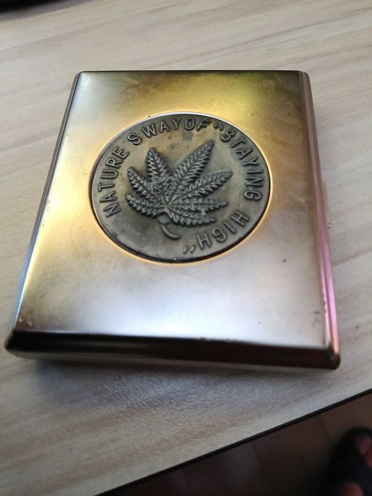 метална табакера ретро