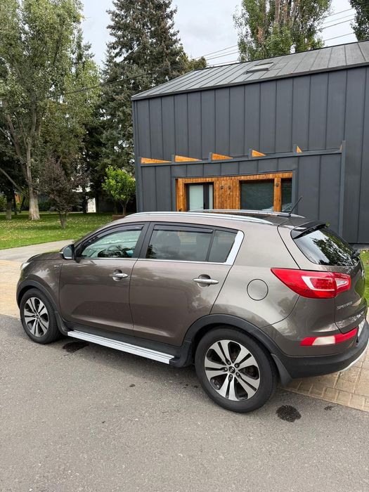 Kia Sportage Kia Sportage 2.0 CRDi • 2013 • 138.454 km Barerie noua