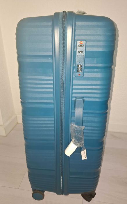 Продается чемодан в отличном состоянии