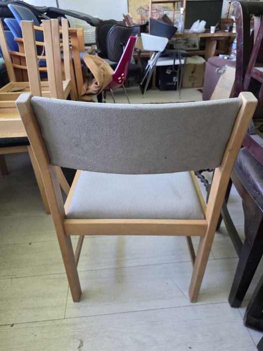 Дървен трапезен стол в стил Mid-Century Modern