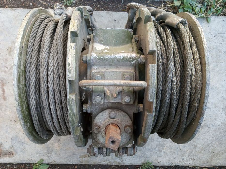 Лебёдка двух-барабанная