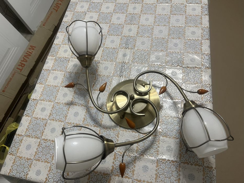 Продам люстру трехрожковую