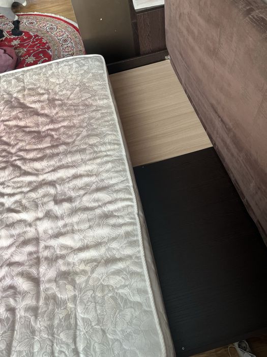 Двуспальная кровать