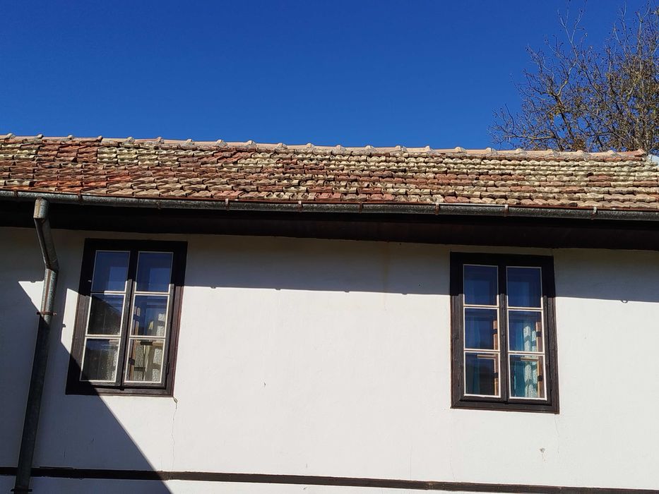 Дървена дограма с двойни прозорци, без каси, преграда за тераса.