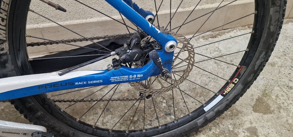 Bicicleta carbon, Focus FSL.