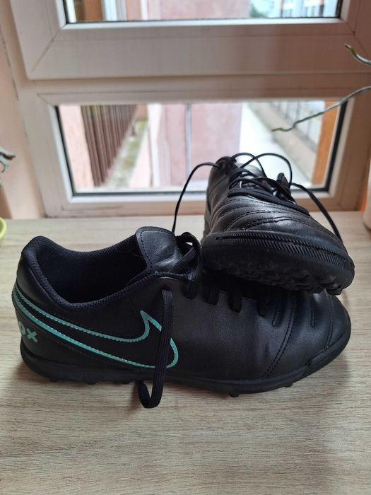 Стоножки Nike 37.5 номер. Като нови.