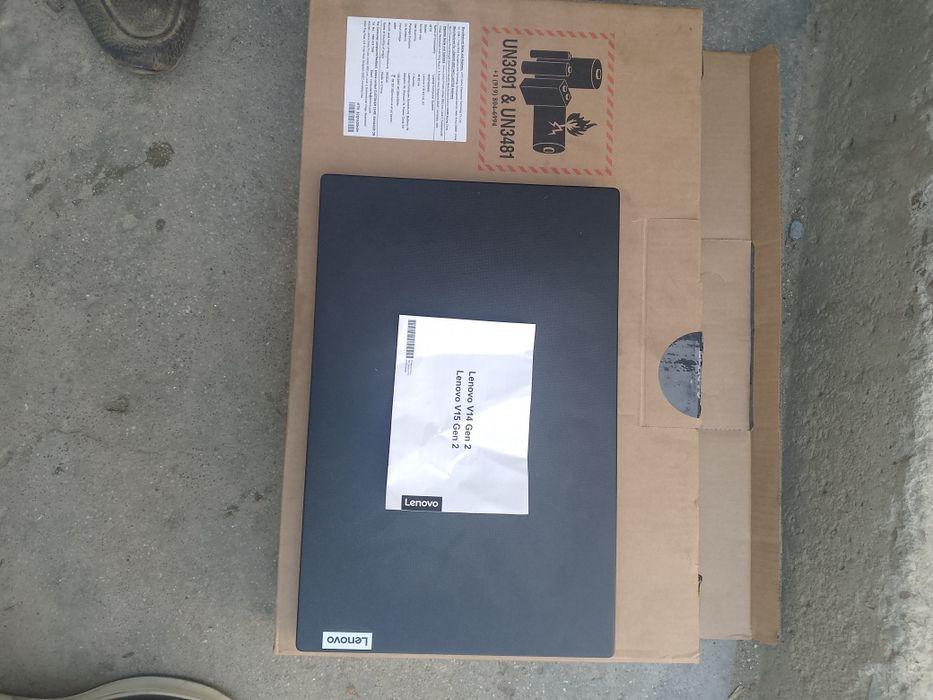 Ноутбук LENOVO .