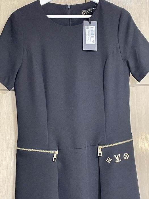 Малка черна рокля Louis Vutton