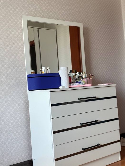 Спальный гарнитур новый, матрас есть