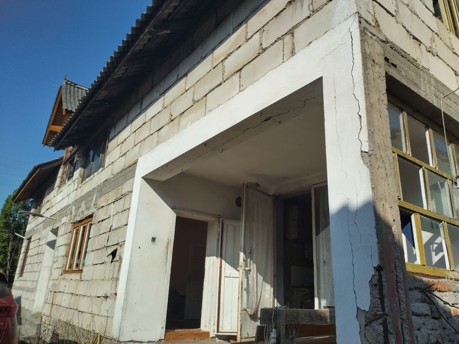 Vand sau schimb casa cu apartament în Hunedoara sau Deva