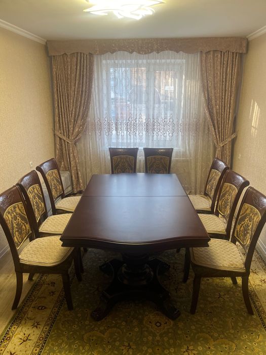 Продается бордовый стол Чистое дерево