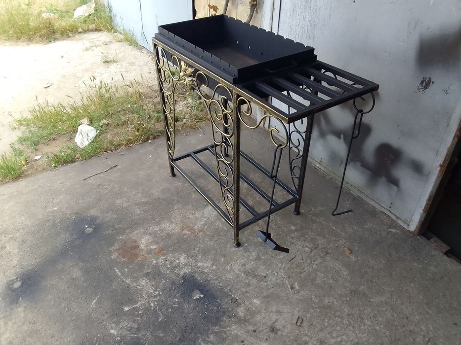 Мангал со сьемной жаровней