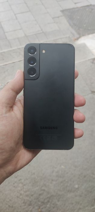 Продам Самсунг S21.