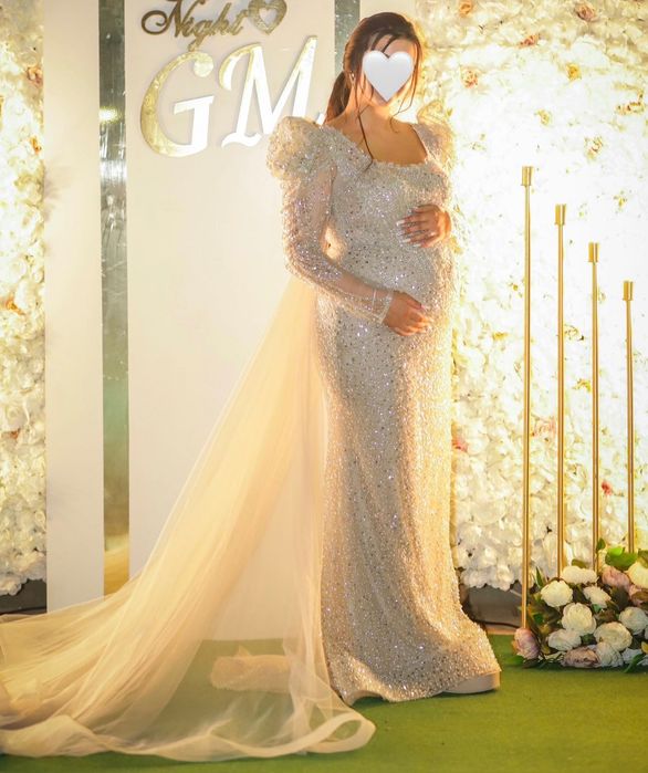 Дълга официална рокля със сребристи паети