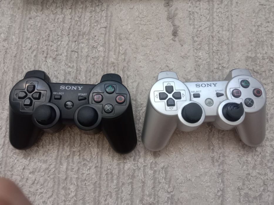 Пс3 Слим 2 джойстика и 4 игр