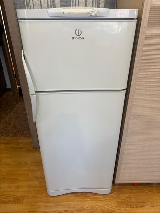 Холодильник  INDESIT